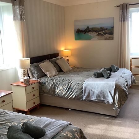 Haelarcher Farmhouse And Helicopter B&B 利扎尔德 外观 照片