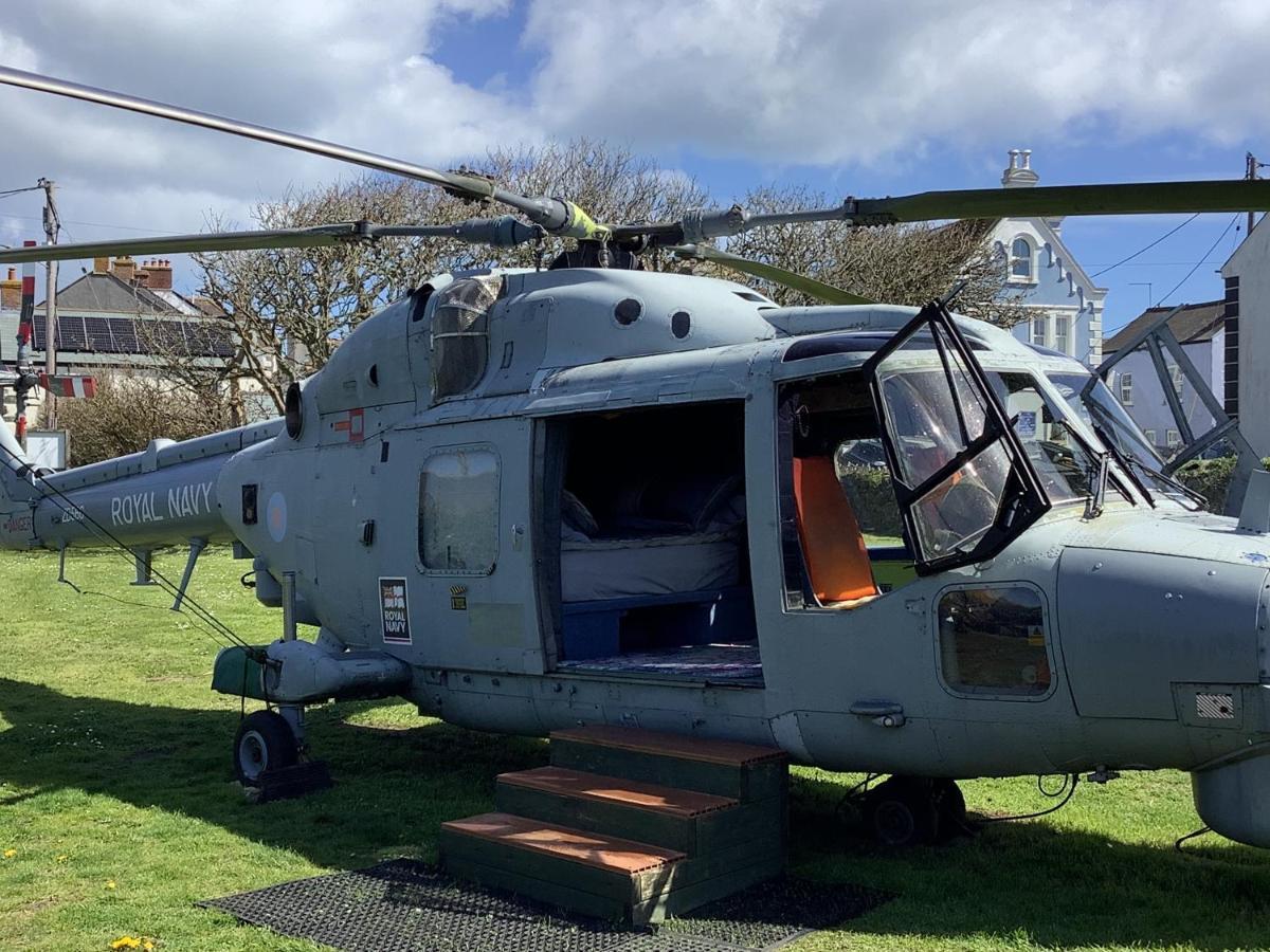 Haelarcher Farmhouse And Helicopter B&B 利扎尔德 外观 照片