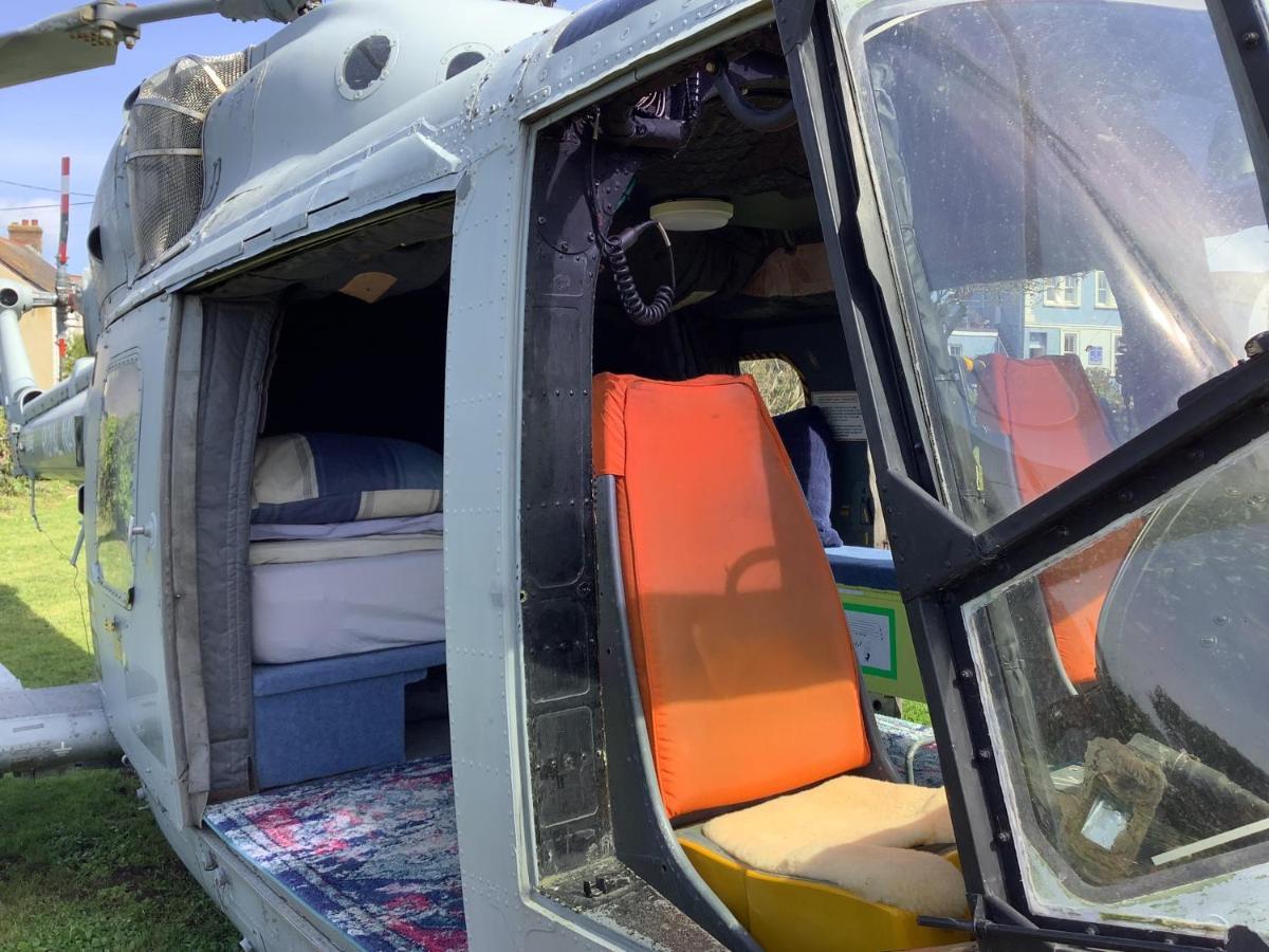 Haelarcher Farmhouse And Helicopter B&B 利扎尔德 外观 照片
