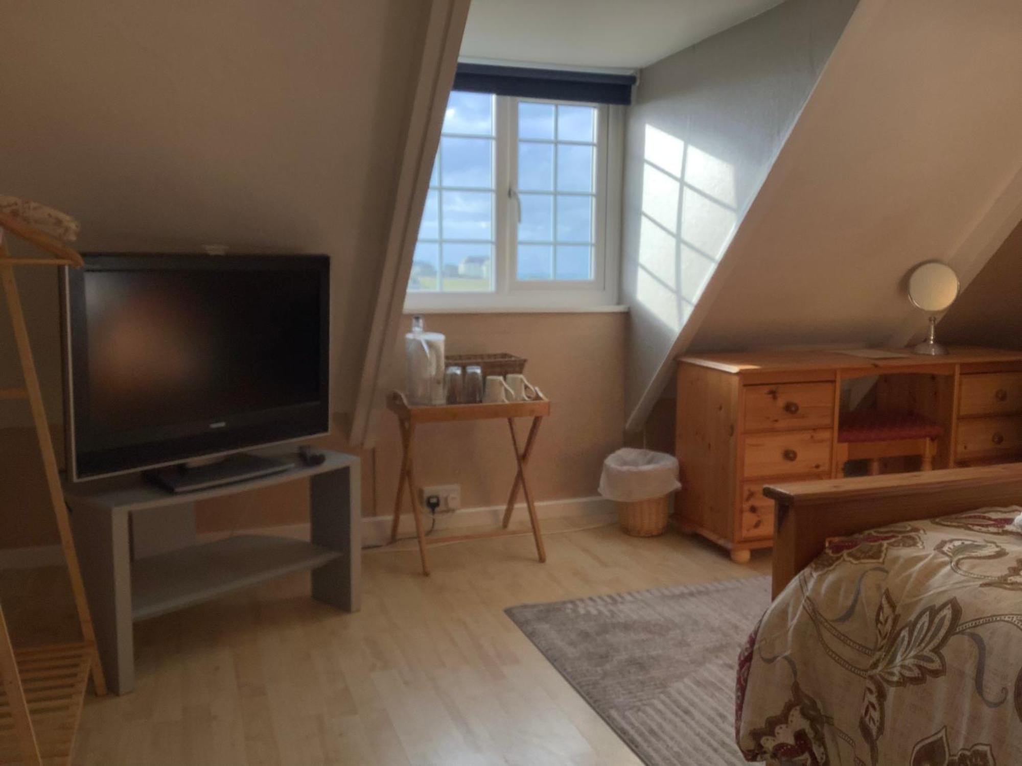 Haelarcher Farmhouse And Helicopter B&B 利扎尔德 外观 照片