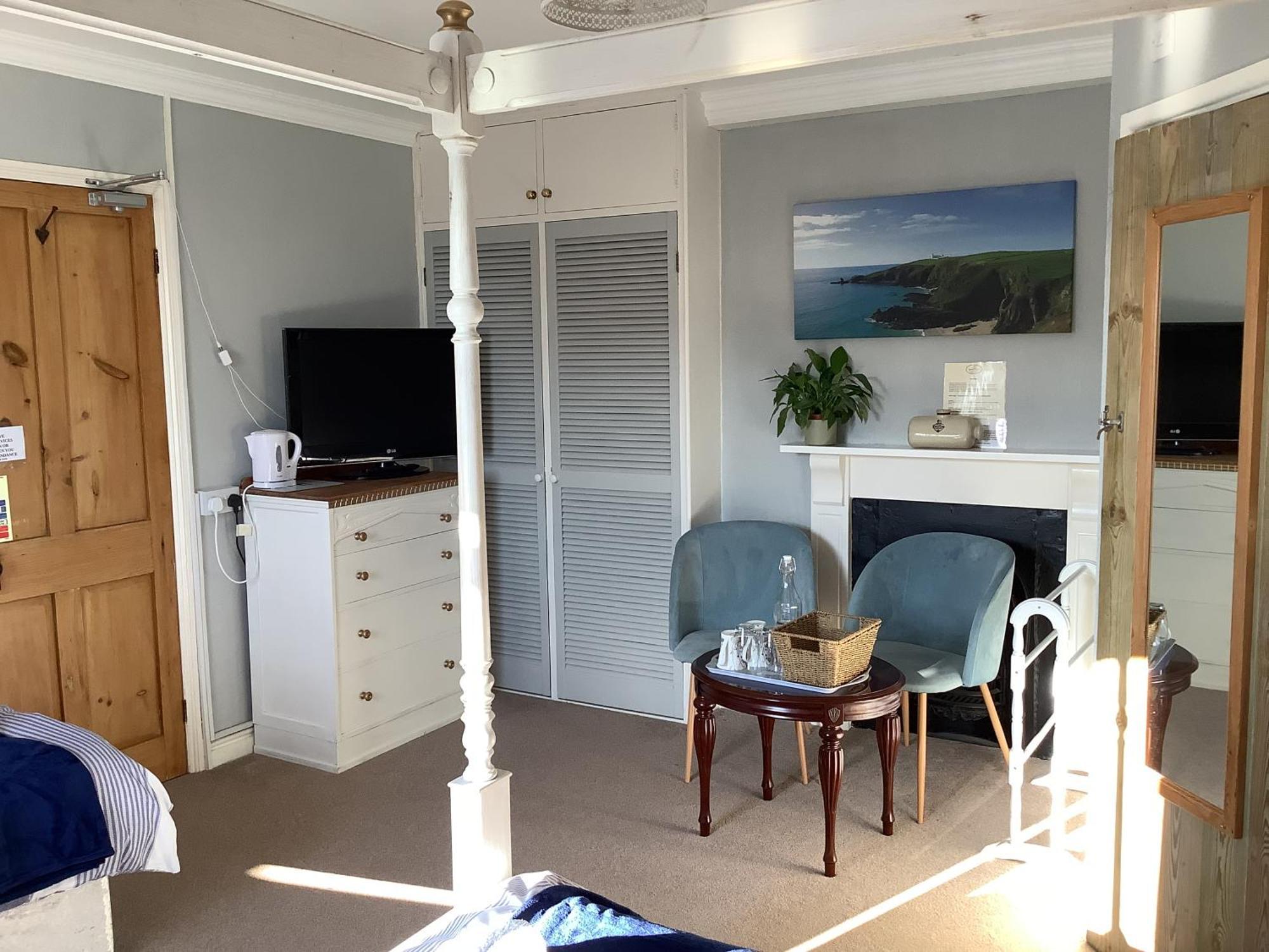 Haelarcher Farmhouse And Helicopter B&B 利扎尔德 外观 照片
